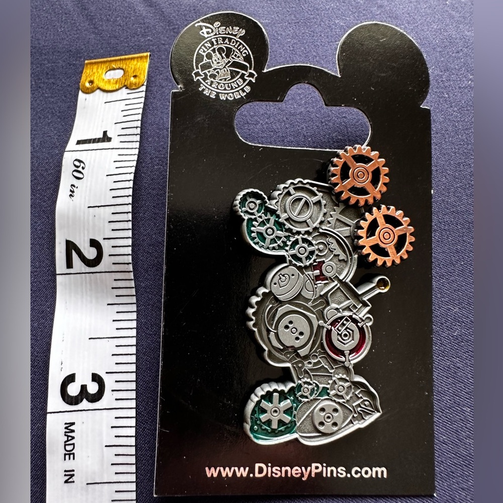 Disney Pin  Mechanical Characters series. Mickey Mouse